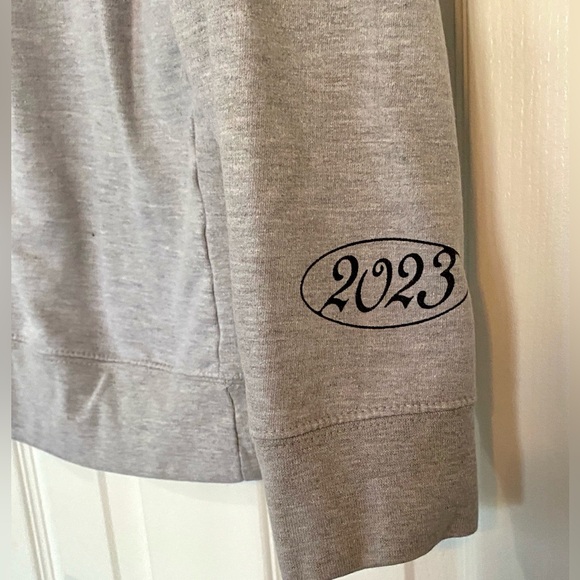 TAYLOR SWIFT 2023 ERAs Tour XL Sweatshirt. Looks new.Mostly Cotton.Date & Cities - Picture 3 of 12